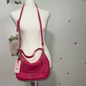 Juicy couture, pink flash can’t tame her shoulder bag